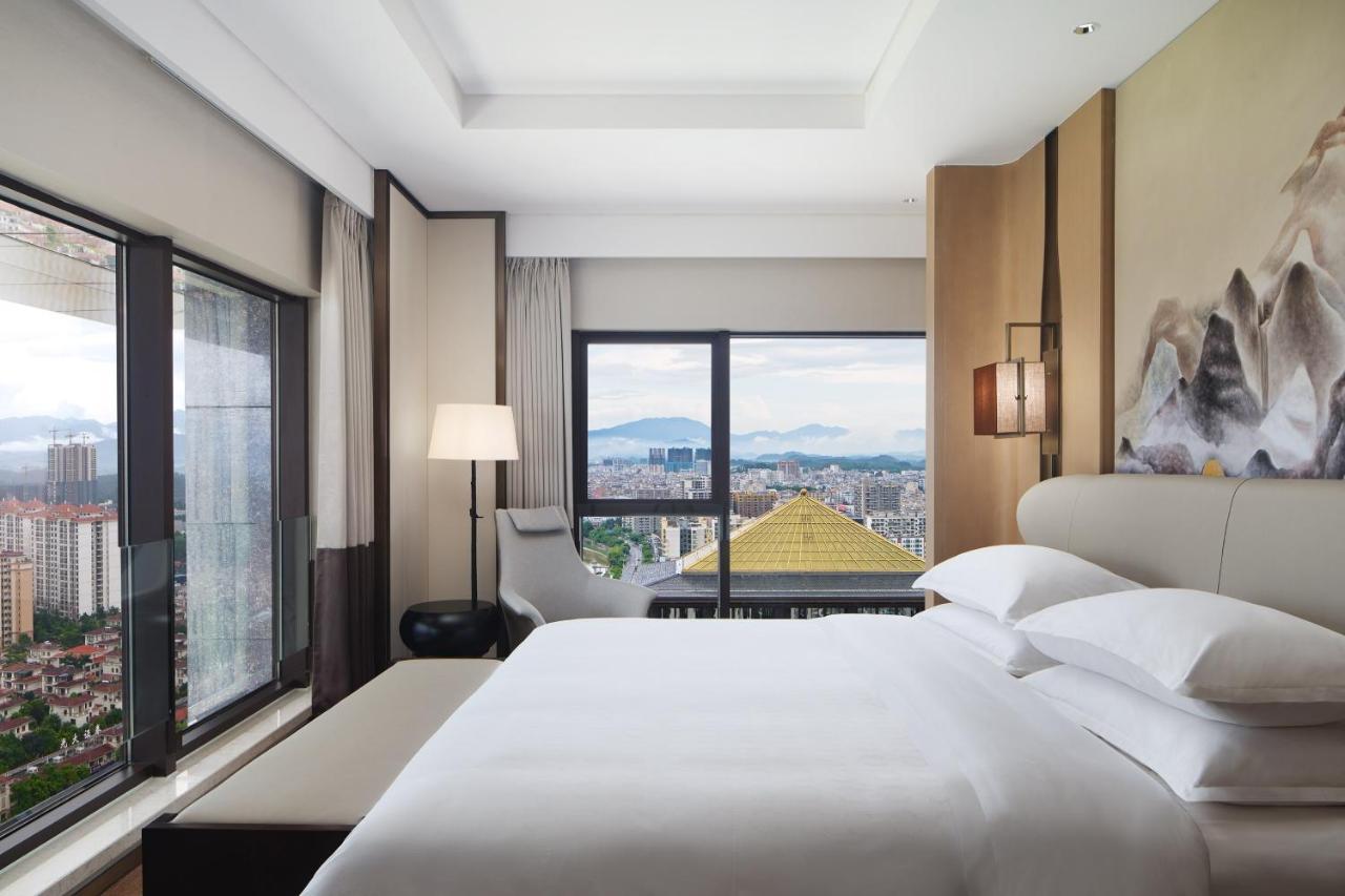 Sheraton Yunfu Xinxing Hotel Екстериор снимка